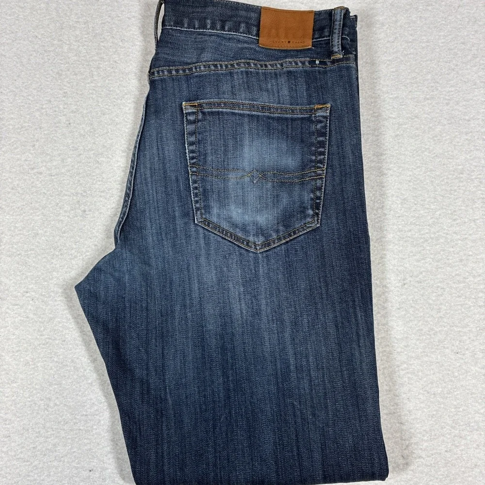 Lucky Brand Men's 410 Athletic Fit Blue Denim Jeans Size 36x32 Whiskering Fade